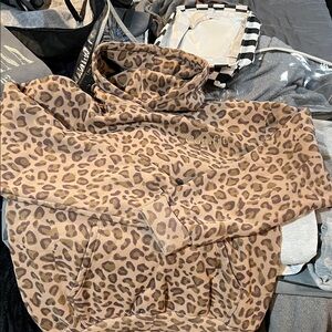 Comfrt leopard sweatshirt